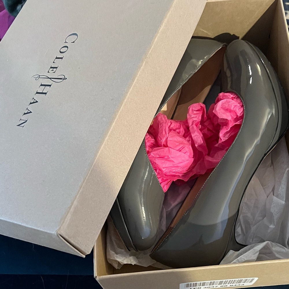 Cole Haan Chelsey Low Pump in Greystone Patent - Sz. 10 - Picture 2 of 9